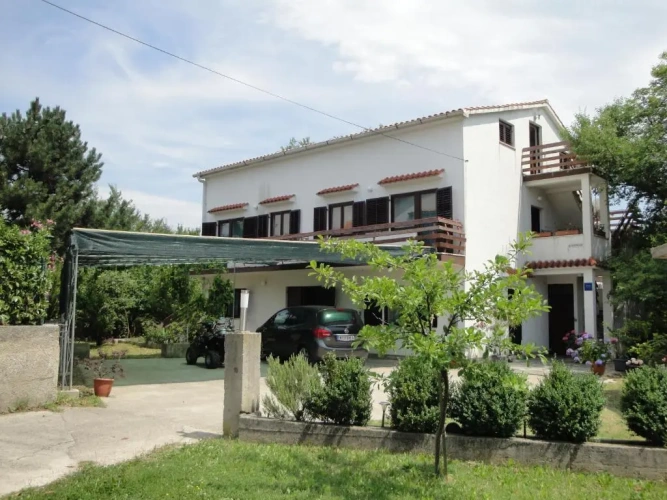 2 Bedrooms Apartment