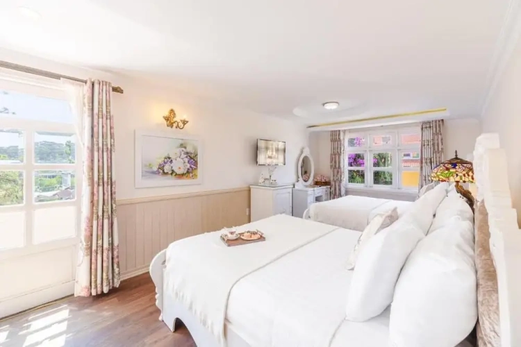 Deluxe Quadruple room with balcony and with city view
