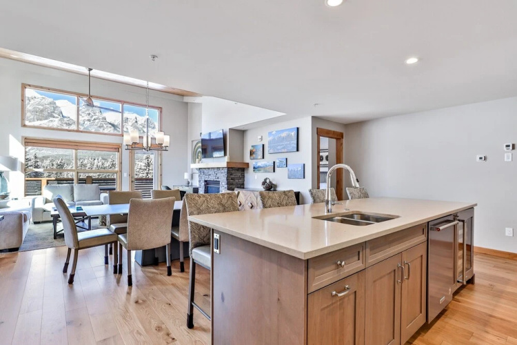 White Spruce Lodge by Spring Creek Vacations