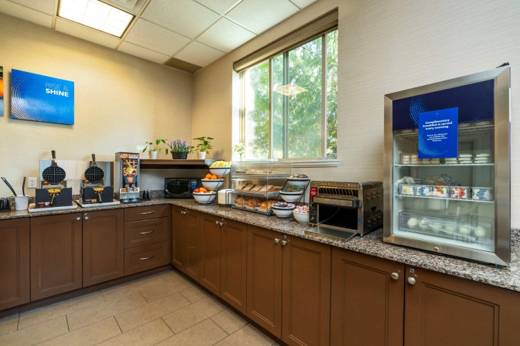 Comfort Inn & Suites Surrey Hotel photo 30