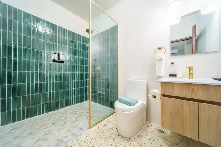 Room 1 - Stylish Accessible Suite