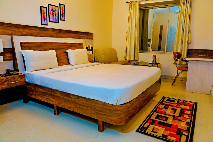 Fabhotel Kanchan Plaza