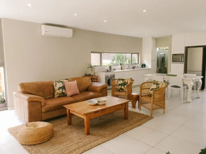 3 Bedrooms Apartment