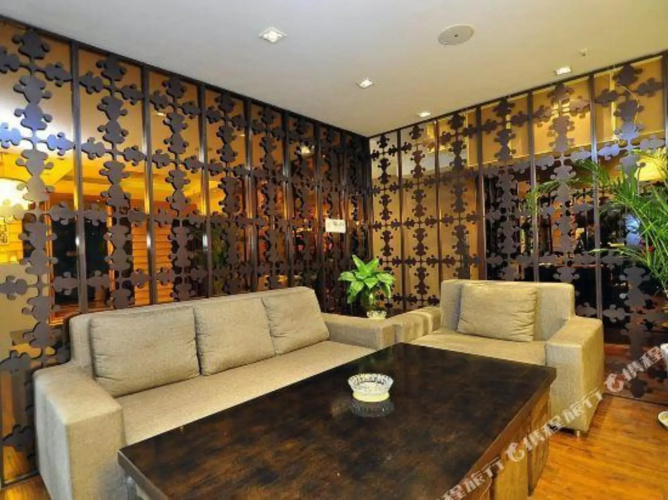 Mandan Hotel (Kunming Dongfeng Square Subway Station)