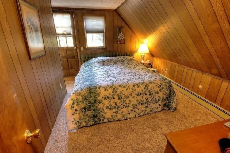 Mountain Watch 4 Bedroom Chalet by RedAwning