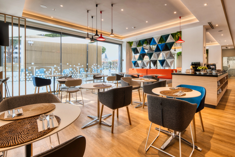 Holiday Inn Express Madrid Airport photo 32