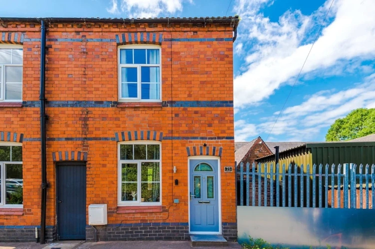 Gorgeous 3-bed Home Amazing Location Sleeps 7