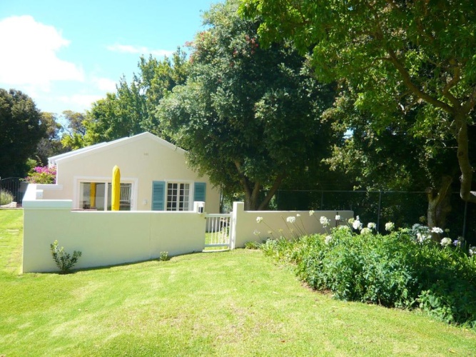 2 Bedrooms Villa