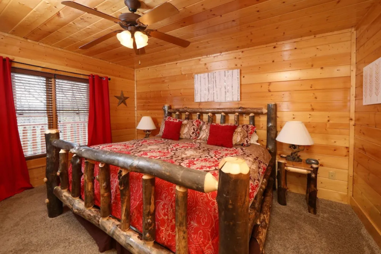 Ridgetop Theatre Lodge - Six Bedroom Cabin