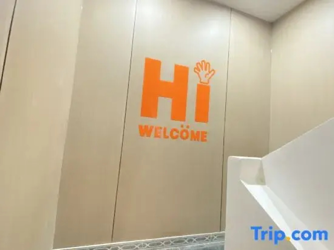 Sansishe Hotel (Kunming college store)