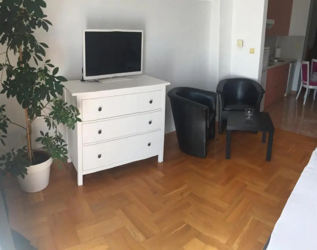 Studio apartman Lara ***
