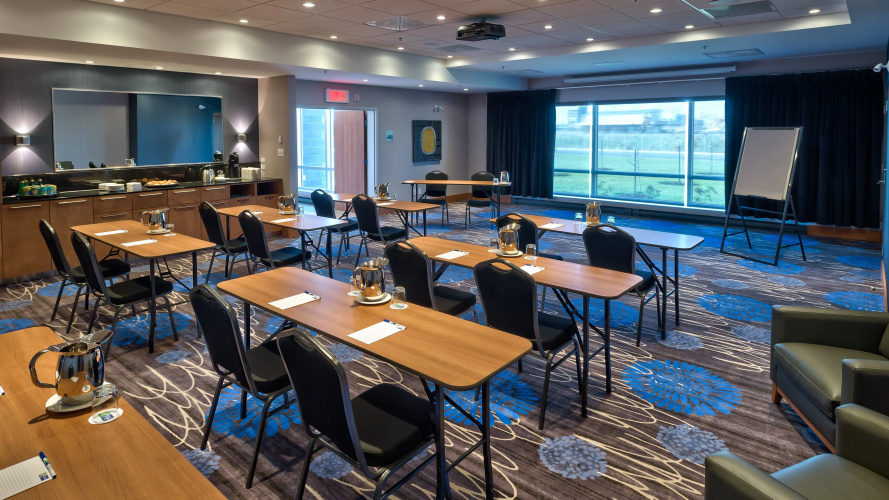 Holiday Inn Express & Suites Vaudreuil - Dorion photo 25