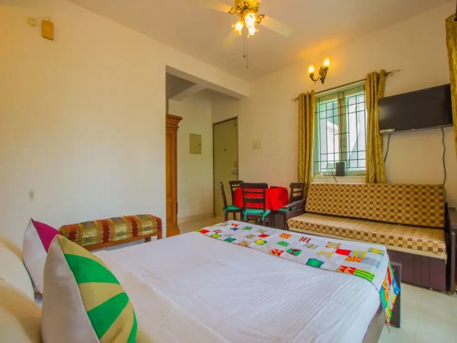OYO Home 13674 Pool View Studio
