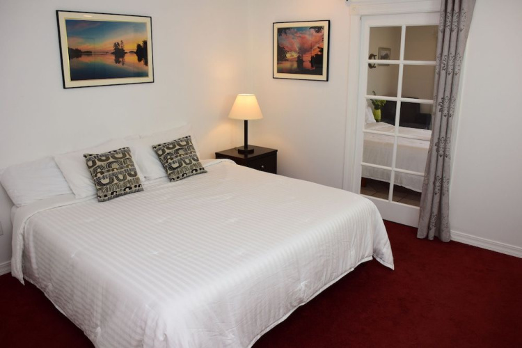 Longliner Lodge and Suites