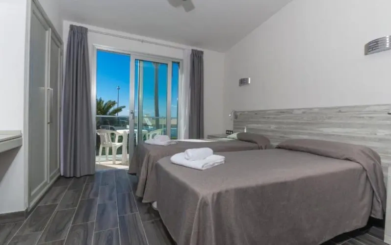 2 Bedrooms Quadruple Bungalow
