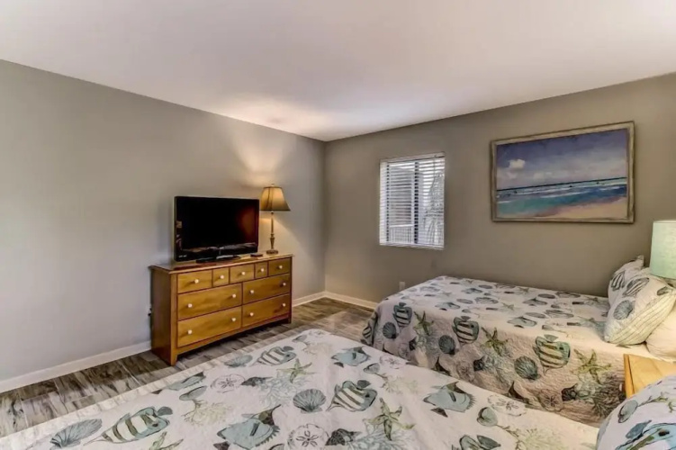 2065 Beachwood