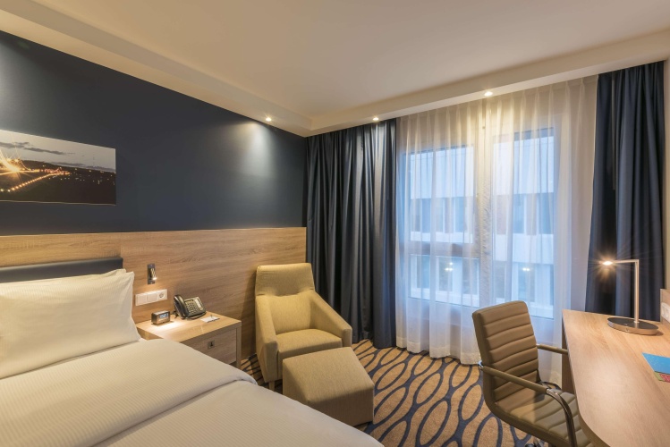 Hampton by Hilton Frankfurt Airport photo 9