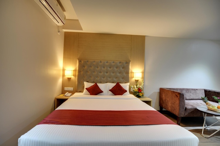 Deluxe Double room with city view