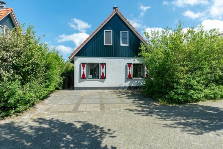 2 Bedrooms Villa