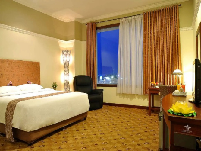 Grand Tryas Hotel