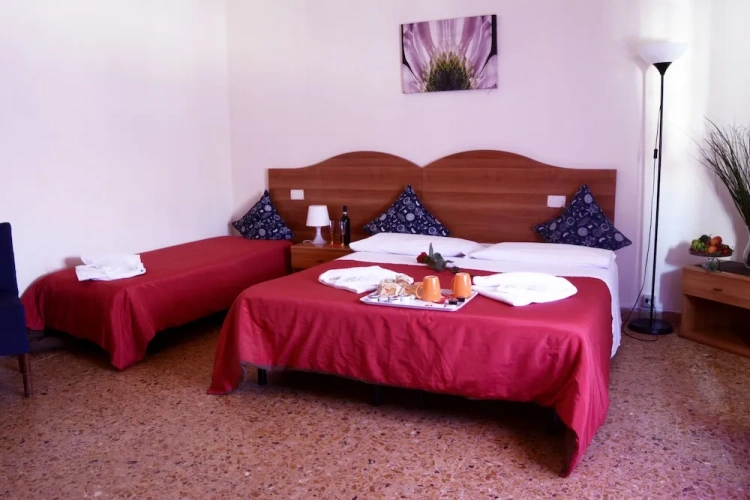 Standard Triple room