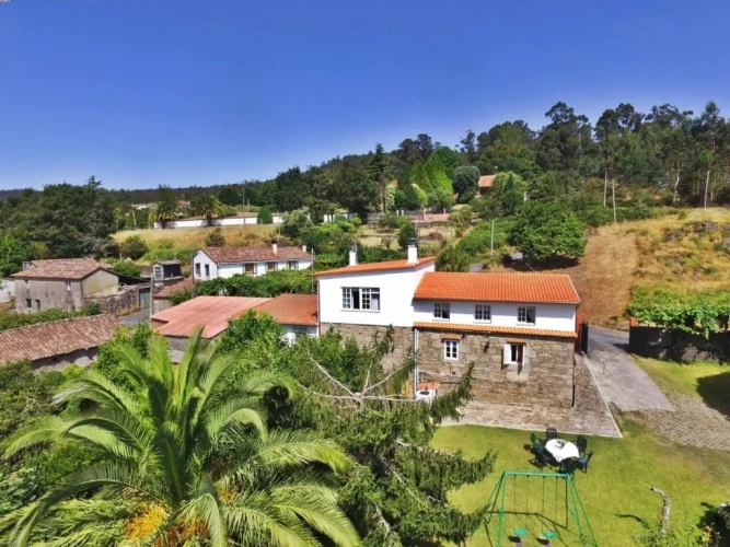 6 Bedrooms Double Cottage