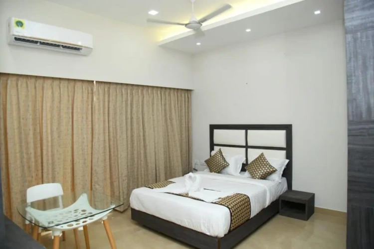 Classic Double room with street view