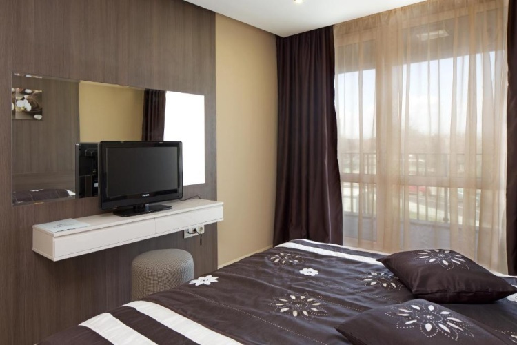 1 Bedroom Suite with garden view