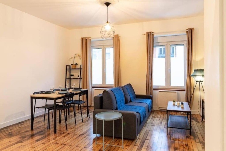 2 Bedrooms Apartment