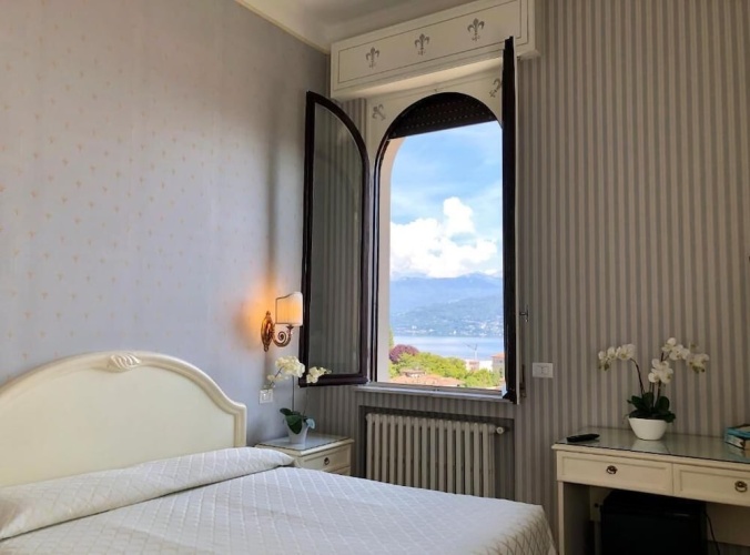 Superior Double room with balcony and with lake view