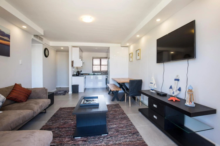 uSHAKA WATERFRONT - OUTSTANDING OPEN OUTLOOKS