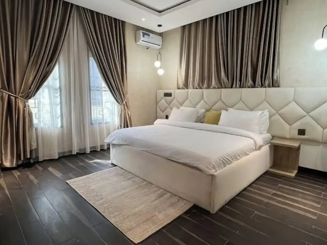 Strong Mark Apartments