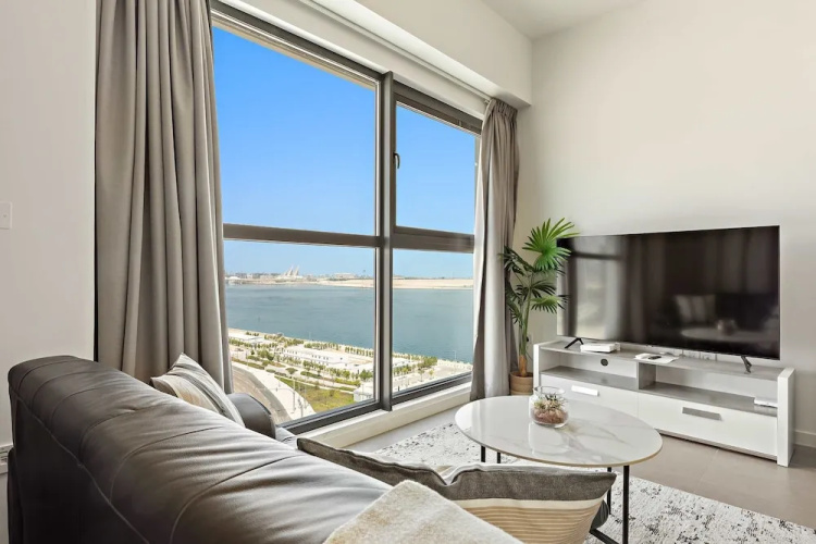 Silkhaus Chic Studio Private Beach Pixel Tower