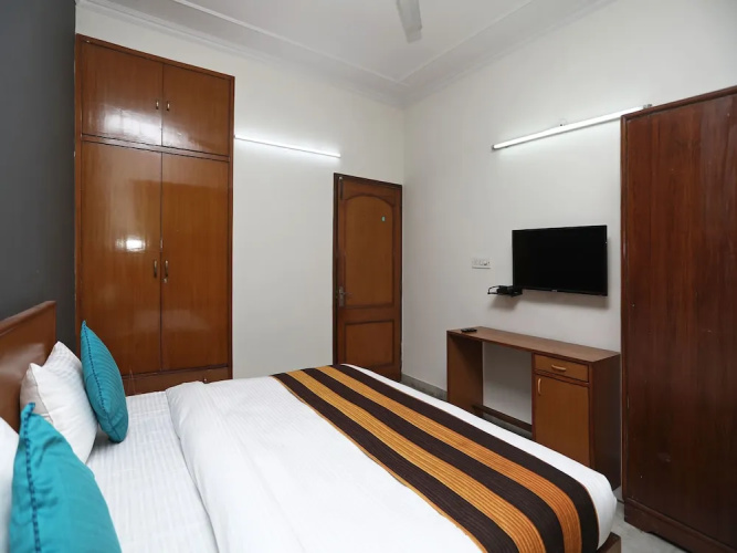 OYO 14408 Corple Stays