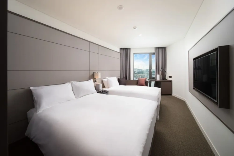Premier Twin Family room