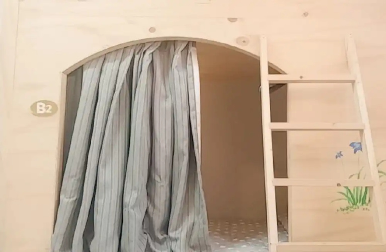 Coco Capsule Guesthouse - Hostel