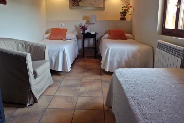 Standard Triple room