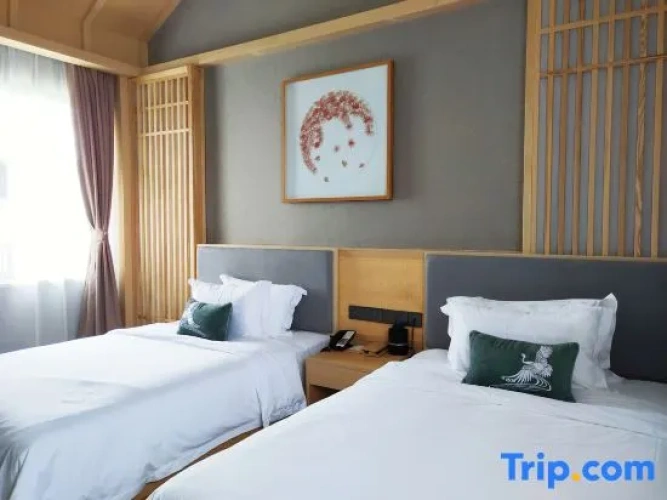 Standard Twin room with garden view