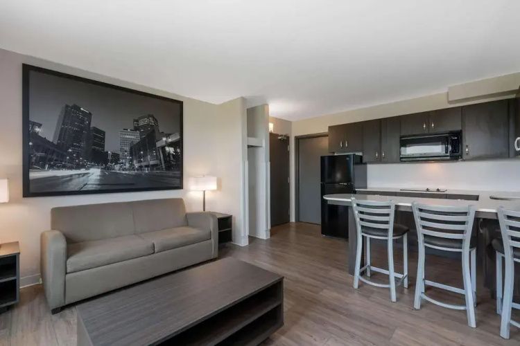 Super 8 Winnipeg East MB