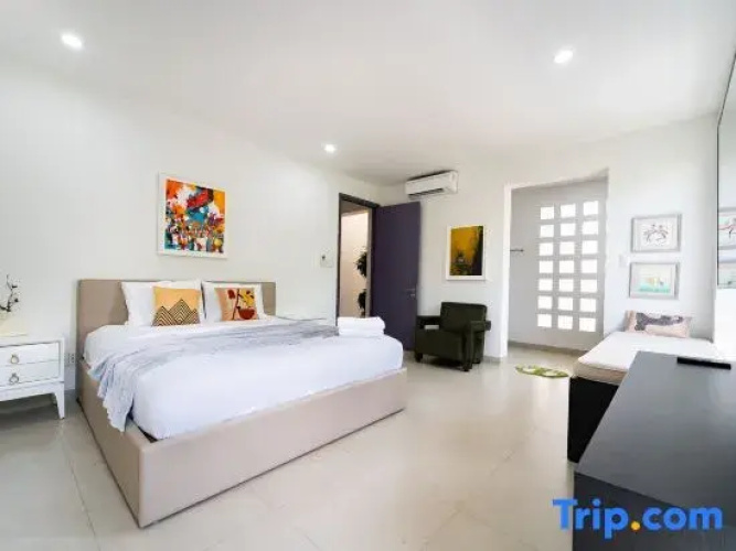 KN8 Holiday Villa