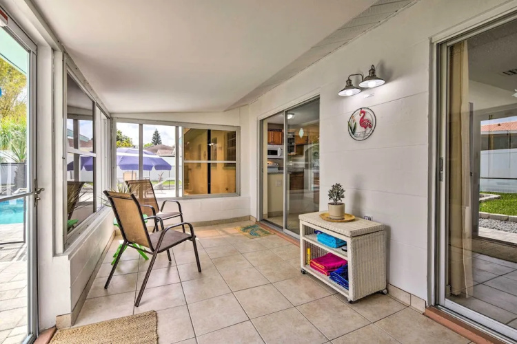 Apollo Beach Gem w/ Pool: 'the Flamingo House'