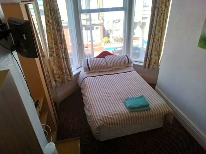 MyRoomz Golden Strand Hotel