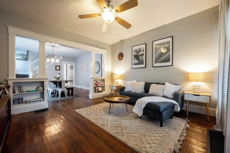 Spacious Duplex for 14 in Downtown