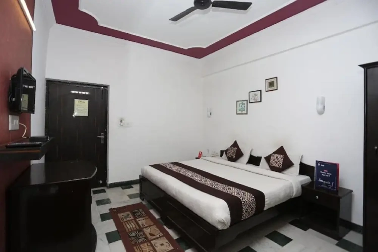 Standard Triple room