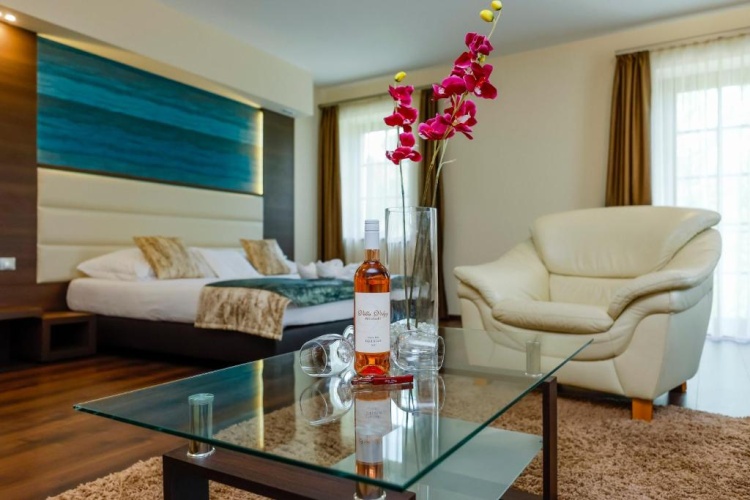 2 Bedrooms Double Suite