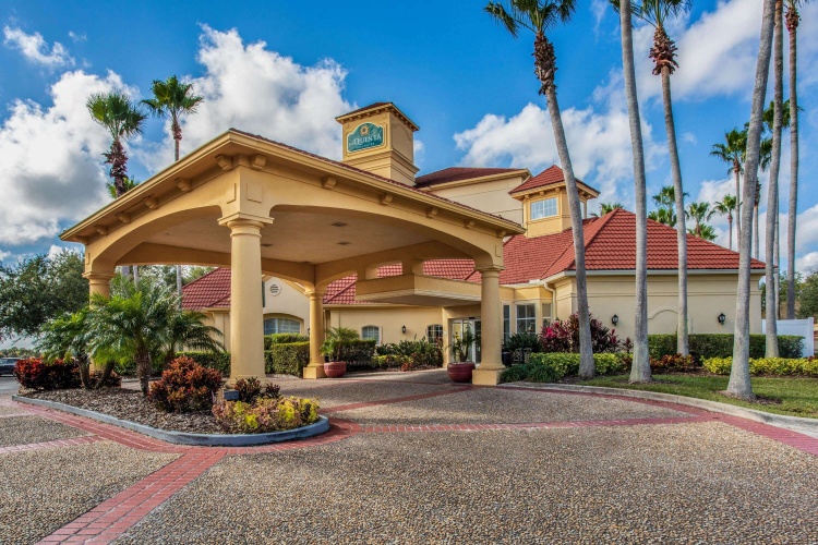 La Quinta Inn & Suites by Wyndham Orlando Airport North photo 24