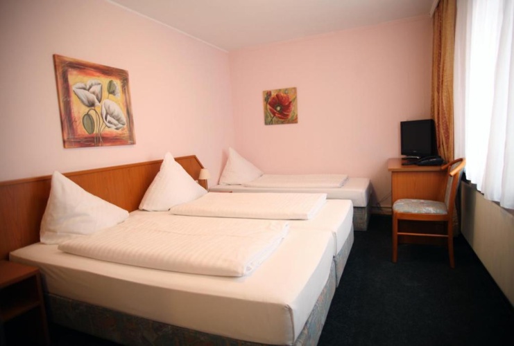 Standard Triple room