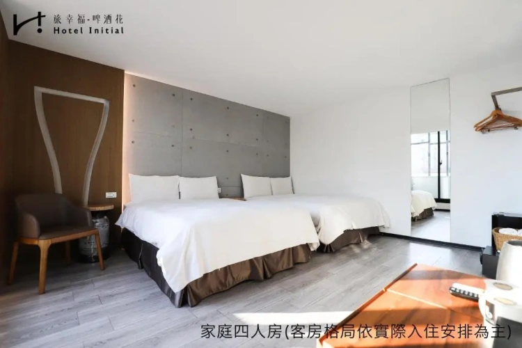 Deluxe Quadruple room with balcony