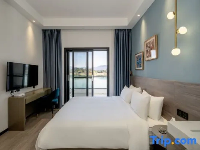 Standard Double room with balcony and with lake view
