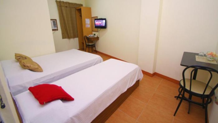 Standard Triple room
